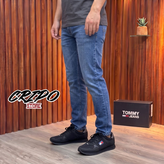 TOMMY H. RUNNER CORE BLACK