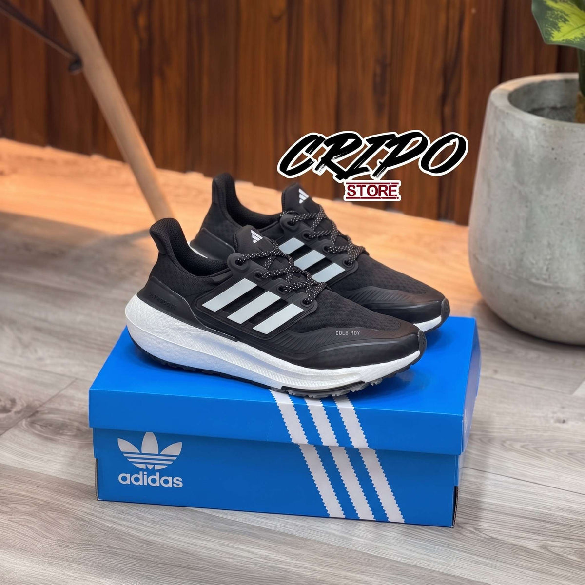 ULTRABOOST CORE CONTRAST
