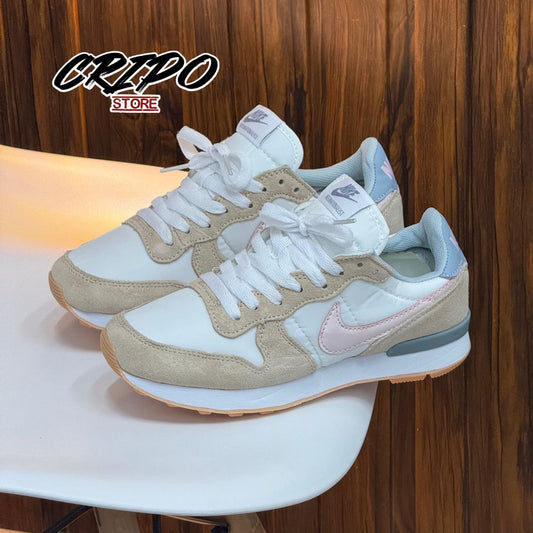 INTERNATIONAL ROSE ESSENTIAL