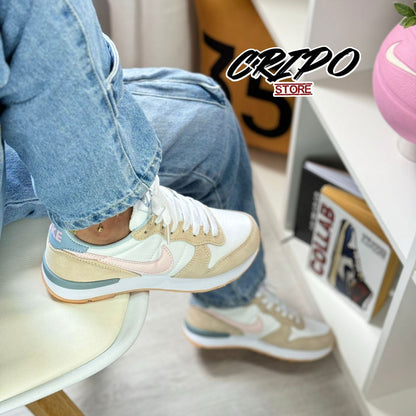 INTERNATIONAL ROSE ESSENTIAL