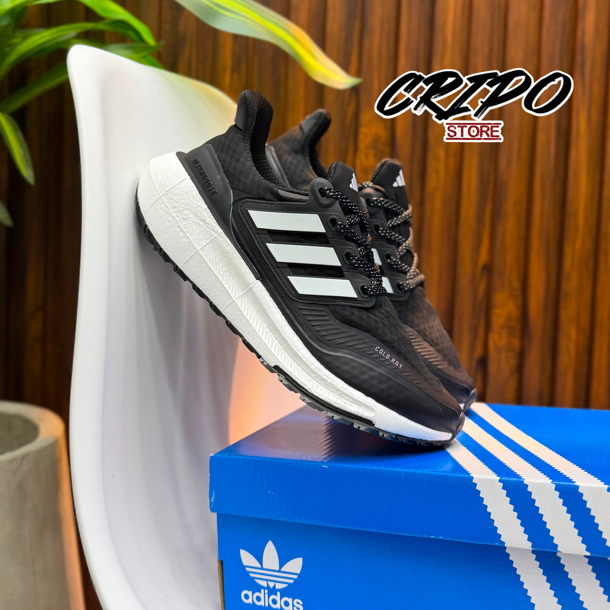 ULTRABOOST CORE CONTRAST